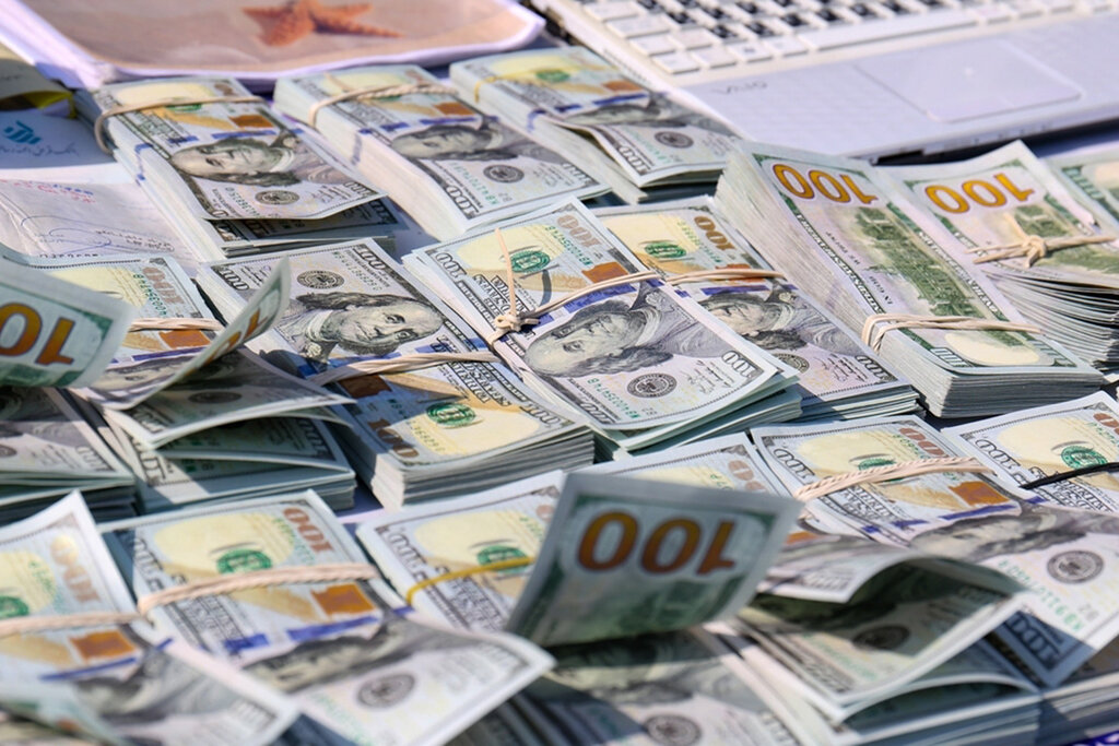 تشکیل صندوق سرمایه‌گذاری ارزی | قیمت‌ها در مرکز مبادله واقعی است؛ تفاوت قیمت بازار ارز تجاری و غیر رسمی با قیمت ارز در مرکز مبادله